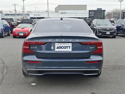 2024 Volvo S60 B5 Ultimate Dark Theme