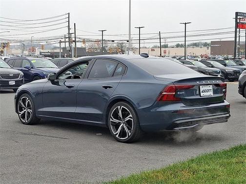 2024 Volvo S60 B5 Ultimate Dark Theme