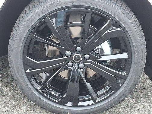 2026 Volvo XC60 B5 Ultra Black Edition