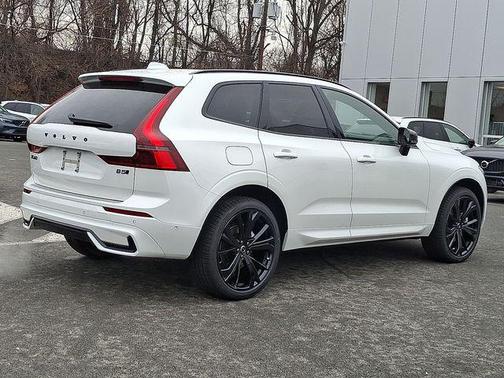 2026 Volvo XC60 B5 Ultra Black Edition