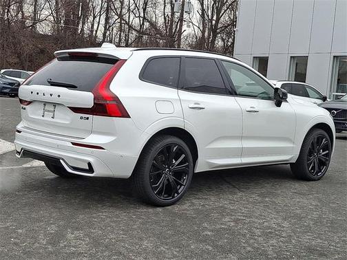 2026 Volvo XC60 B5 Ultra Black Edition