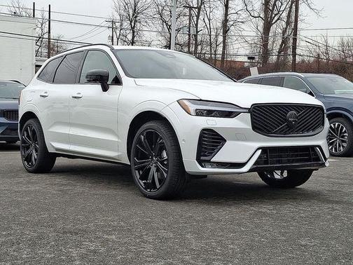 2026 Volvo XC60 B5 Ultra Black Edition