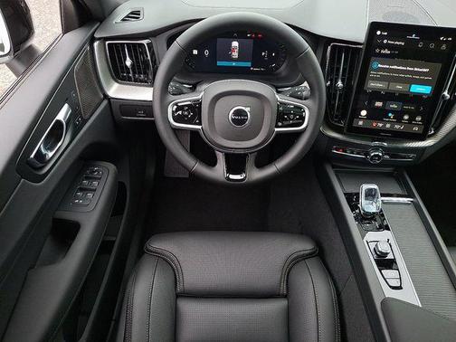 2026 Volvo XC60 B5 Ultra Black Edition