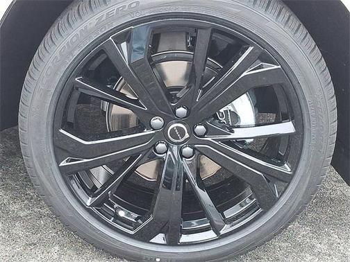 2026 Volvo XC60 B5 Ultra Black Edition