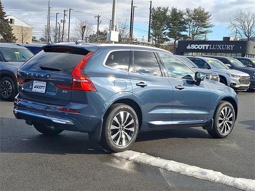 2023 Volvo XC60 B5 Plus Bright Theme