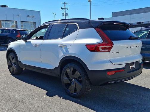 2026 Volvo XC40 B5 Ultra Black Edition