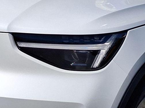 2026 Volvo XC40 B5 Ultra Black Edition