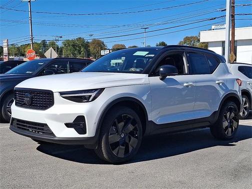 2026 Volvo XC40 B5 Ultra Black Edition
