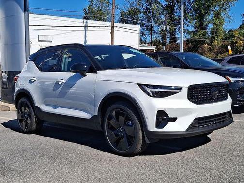 2026 Volvo XC40 B5 Ultra Black Edition