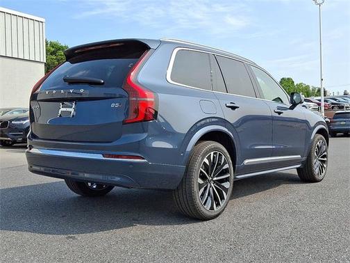 2025 Volvo XC90 B5 Plus 6-Seater