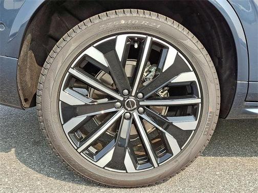 2025 Volvo XC90 B5 Plus 6-Seater