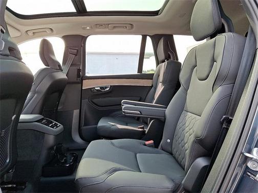 2025 Volvo XC90 B5 Plus 6-Seater