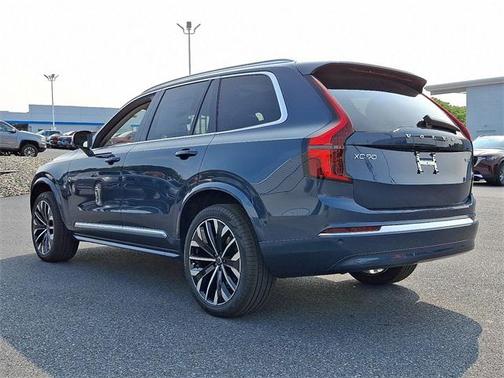 2025 Volvo XC90 B5 Plus 6-Seater