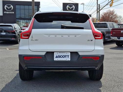 2023 Volvo XC40 B5 Plus Dark Theme