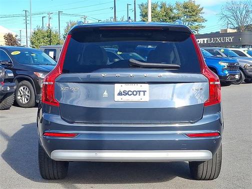 2022 Volvo XC90 T6 Momentum