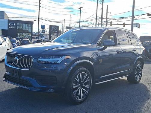 2022 Volvo XC90 T6 Momentum