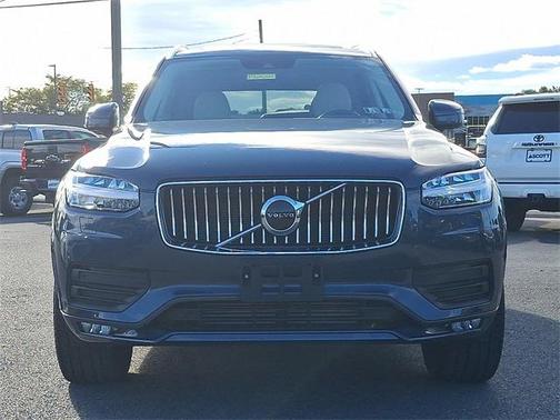 2022 Volvo XC90 T6 Momentum