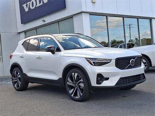 2026 Volvo XC40 B5 Ultra