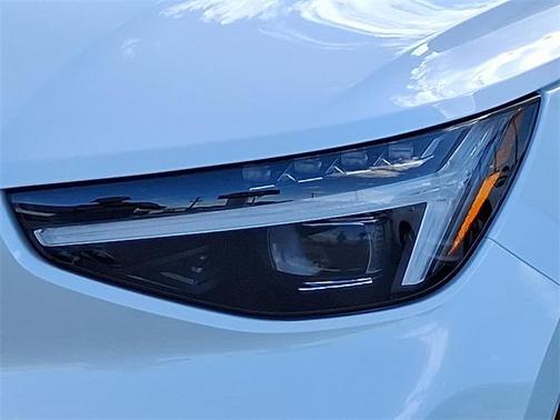 2026 Volvo XC40 B5 Ultra