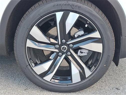 2026 Volvo XC40 B5 Ultra