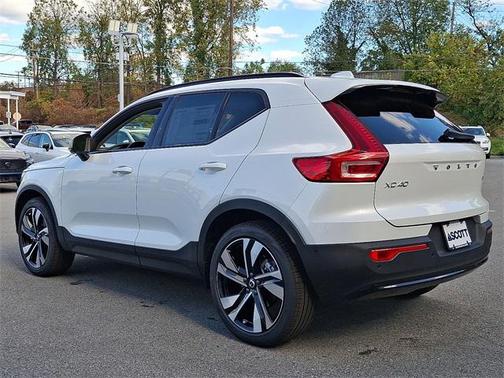2026 Volvo XC40 B5 Ultra