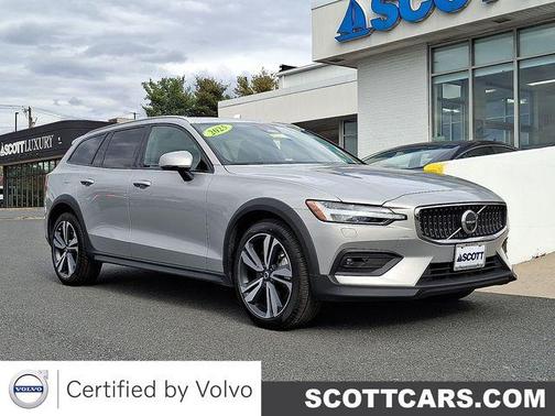 2025 Volvo V60 Cross Country B5 Plus