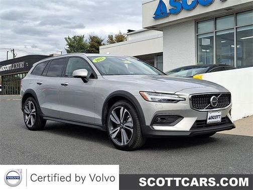 2025 Volvo V60 Cross Country B5 Plus