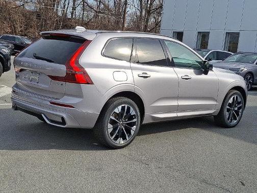 Aurora Silver 2026 Volvo XC60 B5 Plus