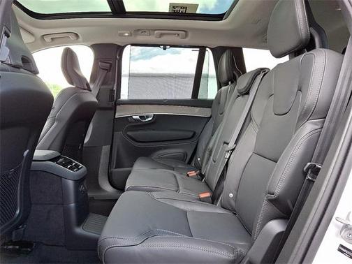 2025 Volvo XC90 Plug-In Hybrid T8 Ultra 7-Seater