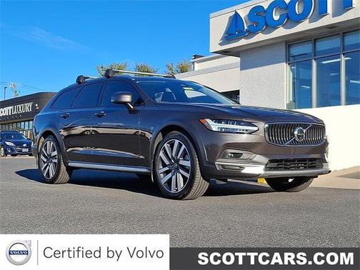 2022 Volvo V90 Cross Country B6