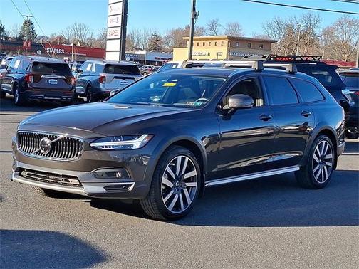 2022 Volvo V90 Cross Country B6