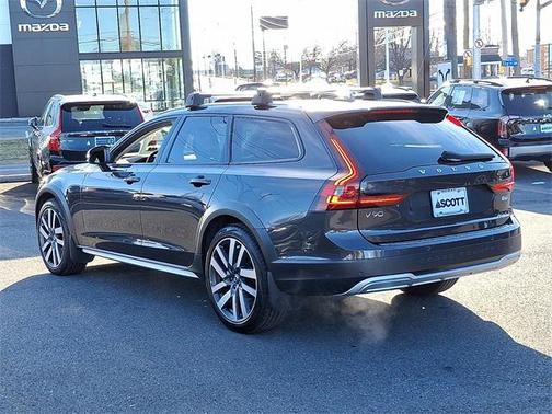 2022 Volvo V90 Cross Country B6