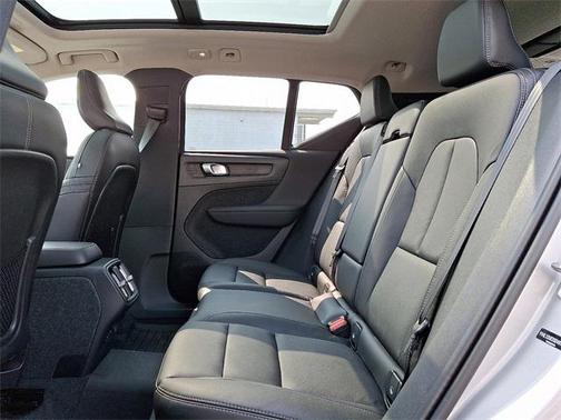 2025 Volvo XC40 B5 Plus Bright Theme