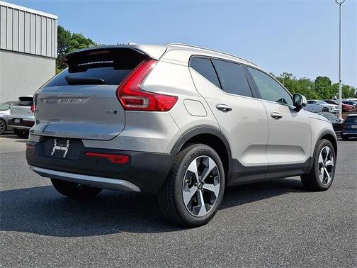 2025 Volvo XC40 B5 Plus Bright Theme
