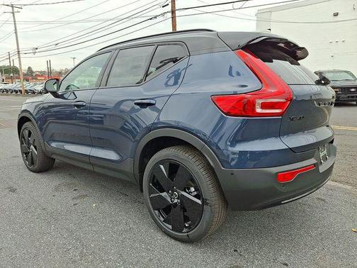 2026 Volvo XC40 B5 Ultra Black Edition