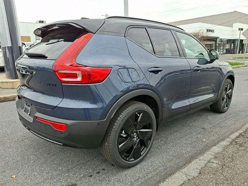 2026 Volvo XC40 B5 Ultra Black Edition