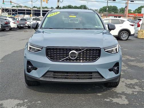 2023 Volvo XC40 B5 Plus Dark Theme