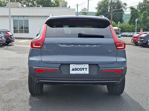 2023 Volvo XC40 B5 Plus Dark Theme