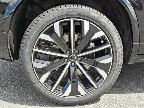 2025 Volvo XC90 B6 Plus 7-Seater