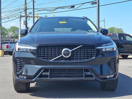 2024 Volvo XC60 B5 Plus Dark Theme