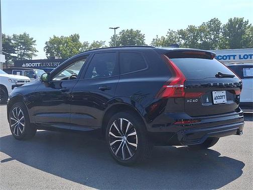 2024 Volvo XC60 B5 Plus Dark Theme
