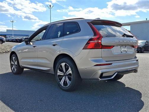 2025 Volvo XC60 Plug-In Hybrid T8 Plus
