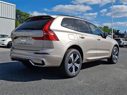 2025 Volvo XC60 Plug-In Hybrid T8 Plus
