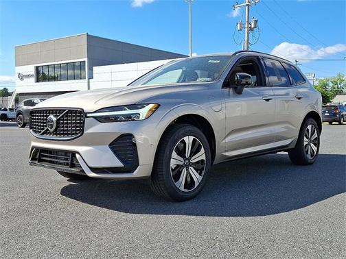 2025 Volvo XC60 Plug-In Hybrid T8 Plus