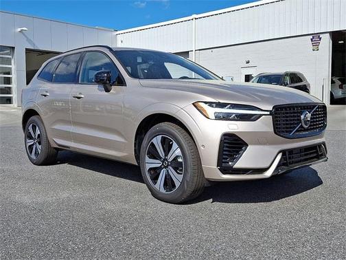 2025 Volvo XC60 Plug-In Hybrid T8 Plus
