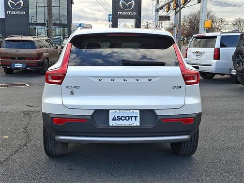 2024 Volvo XC40 B5 Ultimate Bright Theme