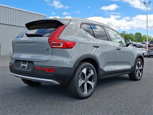 2025 Volvo XC40 B5 Core Bright Theme