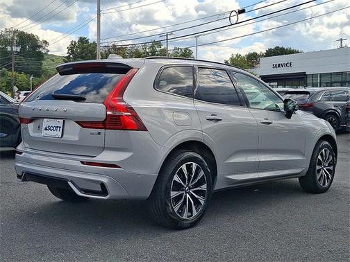 2025 Volvo XC60 B5 Plus