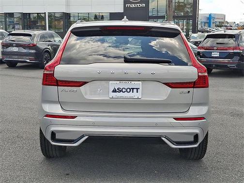 2025 Volvo XC60 B5 Plus