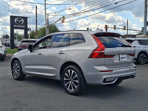 2025 Volvo XC60 B5 Plus